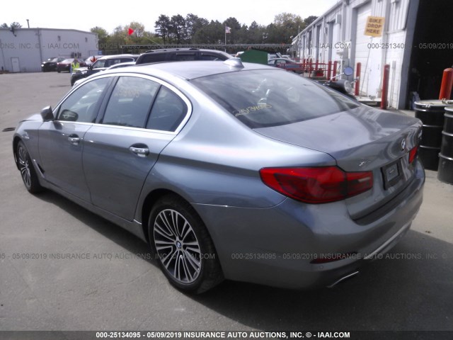 WBAJE7C5XJWC56635 - 2018 BMW 540 XI GRAY photo 3