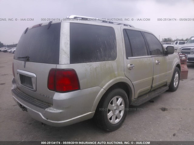 5LMFU27R94LJ35165 - 2004 LINCOLN NAVIGATOR Argent photo 4