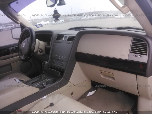 5LMFU27R94LJ35165 - 2004 LINCOLN NAVIGATOR Argent photo 5