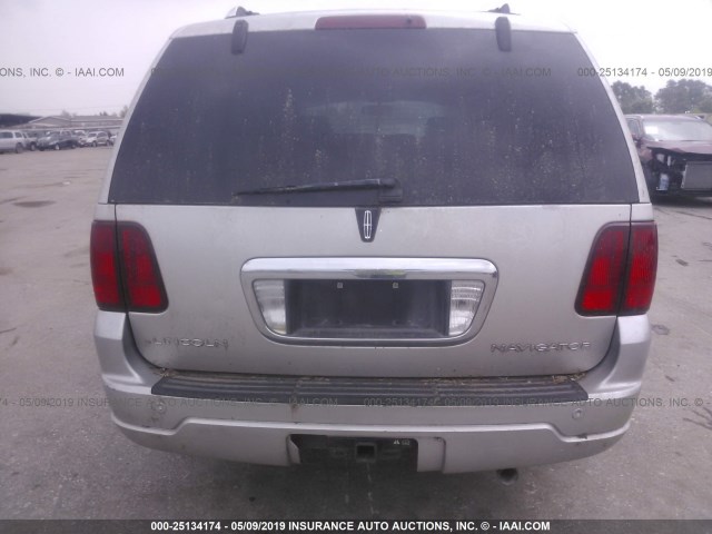 5LMFU27R94LJ35165 - 2004 LINCOLN NAVIGATOR Argent photo 6