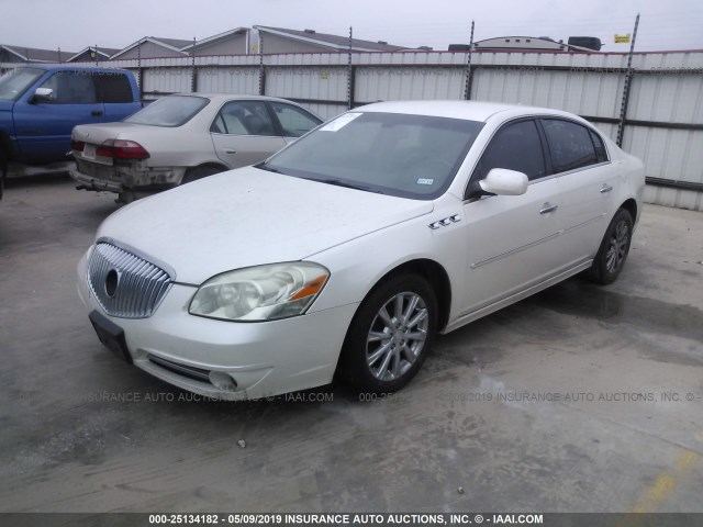 1G4HC5EMXAU123877 - 2010 BUICK LUCERNE CXL WHITE photo 2