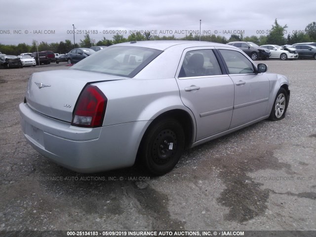 2C3LA43RX7H826909 - 2007 CHRYSLER 300 SILVER photo 4