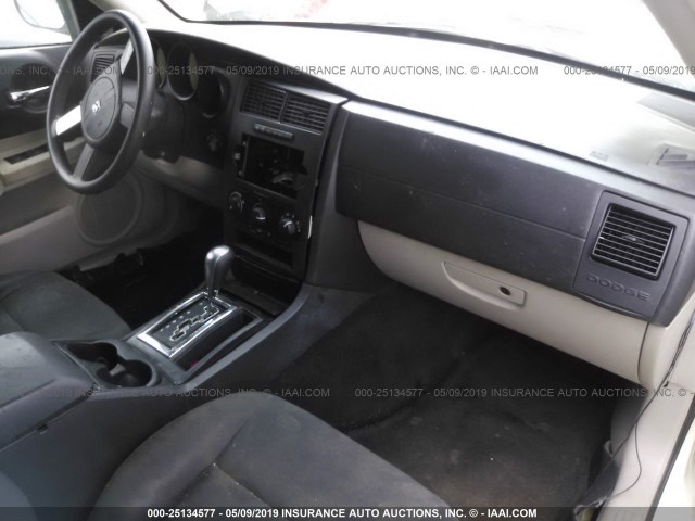 2D4FV48T05H532033 - 2005 DODGE MAGNUM SE WHITE photo 5