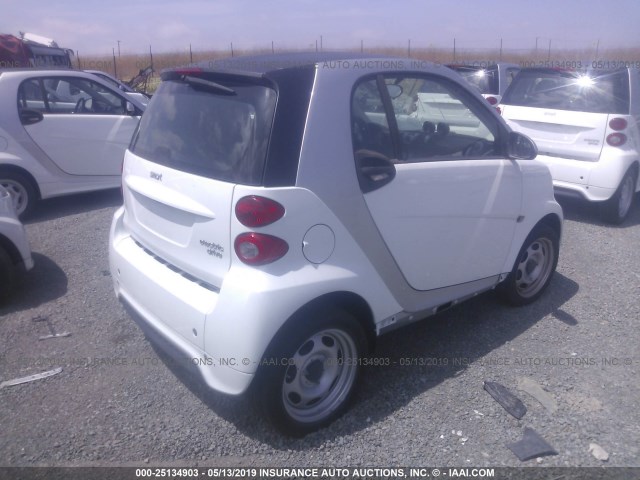 WMEEJ9AA4FK827867 - 2015 SMART FORTWO ELECTRIC WHITE photo 4