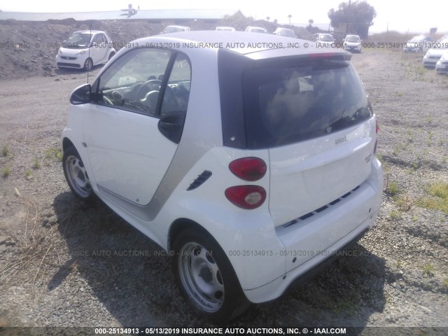 WMEEJ9AA8FK827600 - 2015 SMART FORTWO ELECTRIC WHITE photo 3