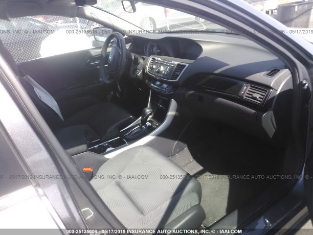 1HGCR2F31HA046878 - 2017 HONDA ACCORD LX GRAY photo 5