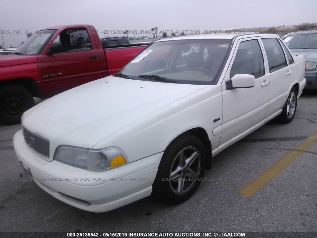 YV1LS5574W2545443 - 1998 VOLVO S70 WHITE photo 2