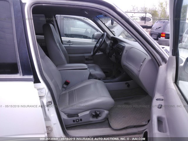 1FMZU83P11ZA53320 - 2001 FORD EXPLORER XLT WHITE photo 5