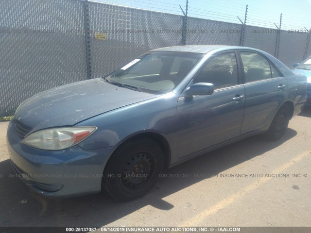 4T1BE32K33U675666 - 2003 TOYOTA CAMRY LE/XLE/SE BLUE photo 2