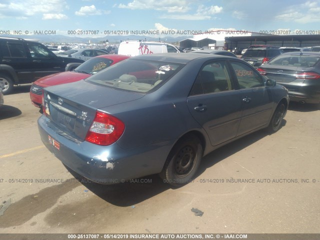 4T1BE32K33U675666 - 2003 TOYOTA CAMRY LE/XLE/SE BLUE photo 4