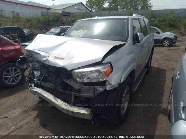 JTEBU5JR1A5030728 - 2010 TOYOTA 4RUNNER SR5/LIMITED/TRAIL SILVER photo 2