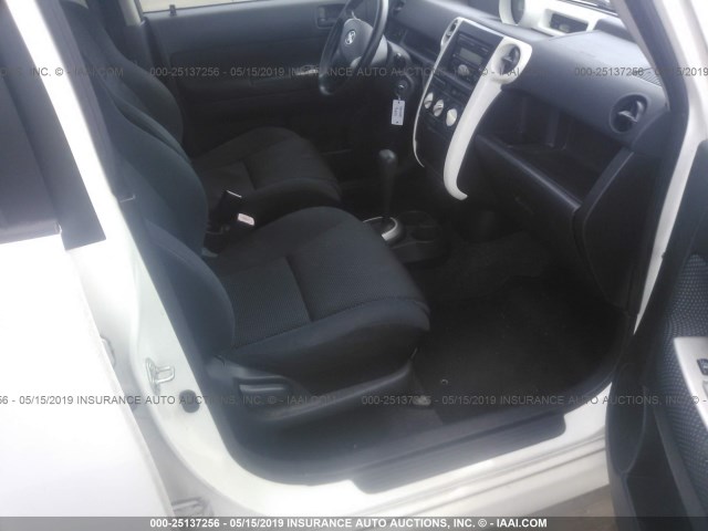 JTLKT324054025440 - 2005 TOYOTA SCION XB 白色 照片 5