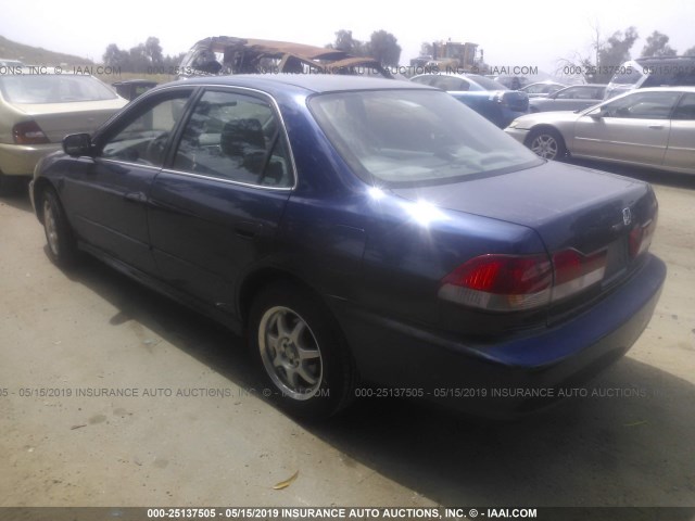 1HGCG668X2A057023 - 2002 HONDA ACCORD EX/SE BLUE photo 3