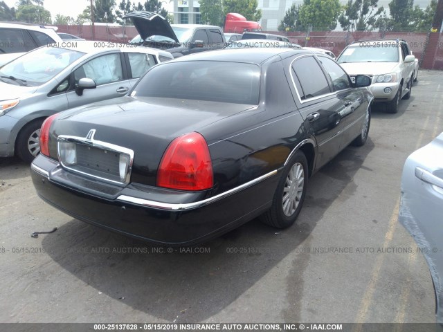 1LNHM81W95Y635490 - 2005 LINCOLN TOWN CAR SIGNATURE შავი ფოტო 4