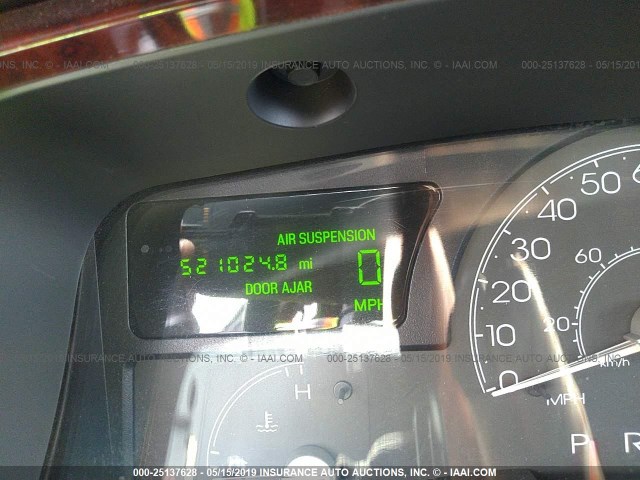 1LNHM81W95Y635490 - 2005 LINCOLN TOWN CAR SIGNATURE შავი ფოტო 7