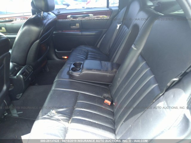 1LNHM81W95Y635490 - 2005 LINCOLN TOWN CAR SIGNATURE შავი ფოტო 8