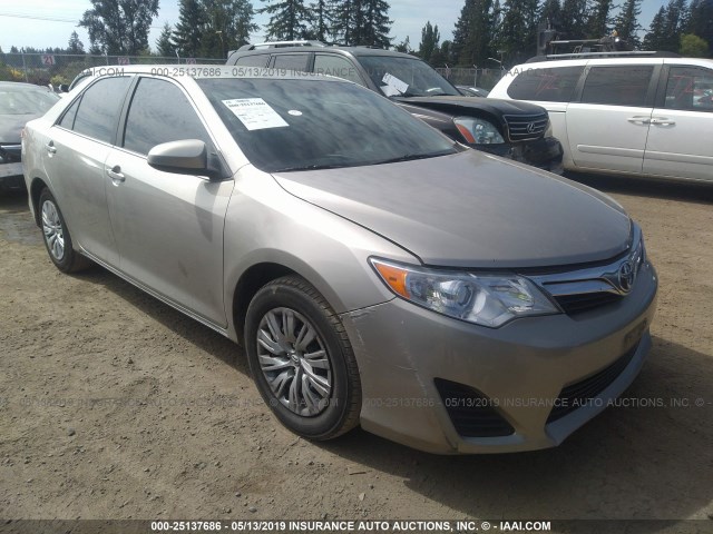 4T1BF1FK8EU443093 - 2014 TOYOTA CAMRY L/SE/LE/XLE 金色 照片 1