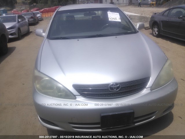 JTDBE32K540270700 - 2004 TOYOTA CAMRY LE/XLE SILVER photo 6