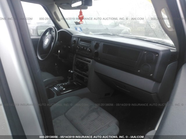 1J8HG48N96C275176 - 2006 JEEP COMMANDER SILVER photo 5