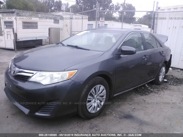 4T4BF1FK5CR177695 - 2012 TOYOTA CAMRY SE/LE/XLE GRAY photo 2