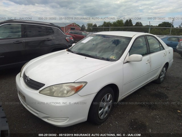 4T1BE32K52U505372 - 2002 TOYOTA CAMRY LE/XLE/SE WHITE photo 2