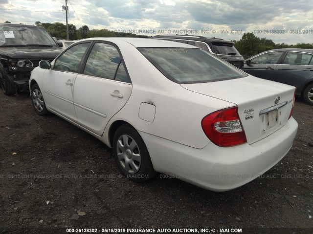 4T1BE32K52U505372 - 2002 TOYOTA CAMRY LE/XLE/SE WHITE photo 3