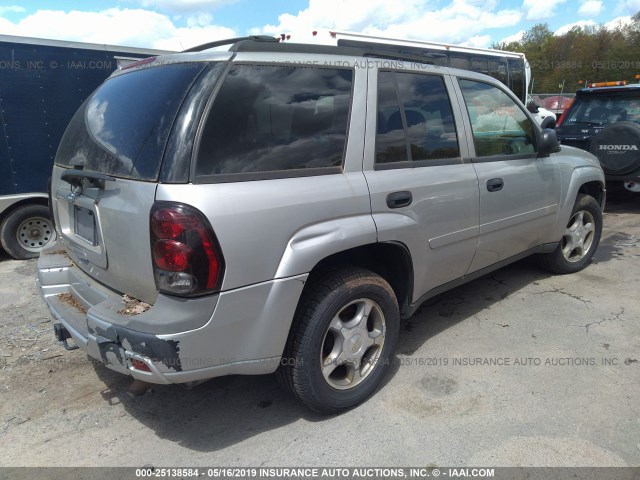 1GNDT13S672138949 - 2007 CHEVROLET TRAILBLAZER LS/LT SILVER photo 4