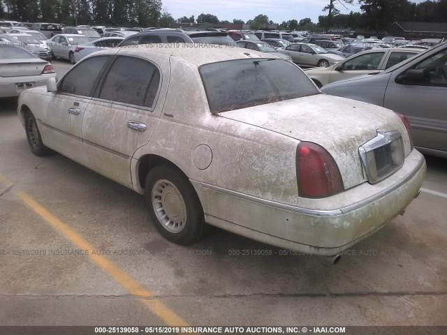 1LNHM81W6YY836543 - 2000 LINCOLN TOWN CAR EXECUTIVE WHITE photo 3