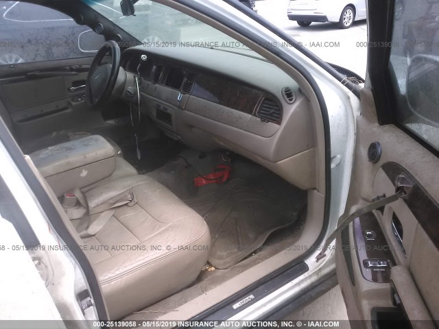 1LNHM81W6YY836543 - 2000 LINCOLN TOWN CAR EXECUTIVE WHITE photo 5