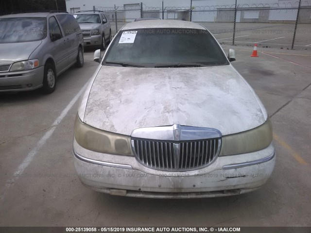 1LNHM81W6YY836543 - 2000 LINCOLN TOWN CAR EXECUTIVE WHITE photo 6