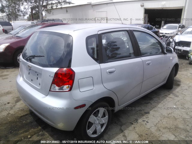 KL1TD66668B109408 - 2008 CHEVROLET AVEO LS SILVER photo 4