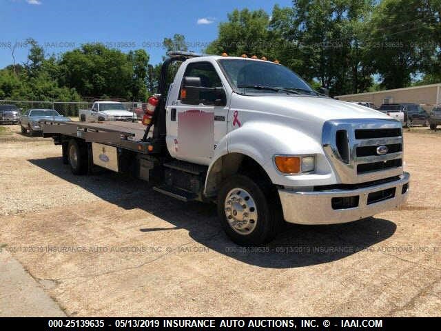 3FRWF6FE1DV761361 - 2013 FORD F650 SUPER DUTY WHITE photo 1