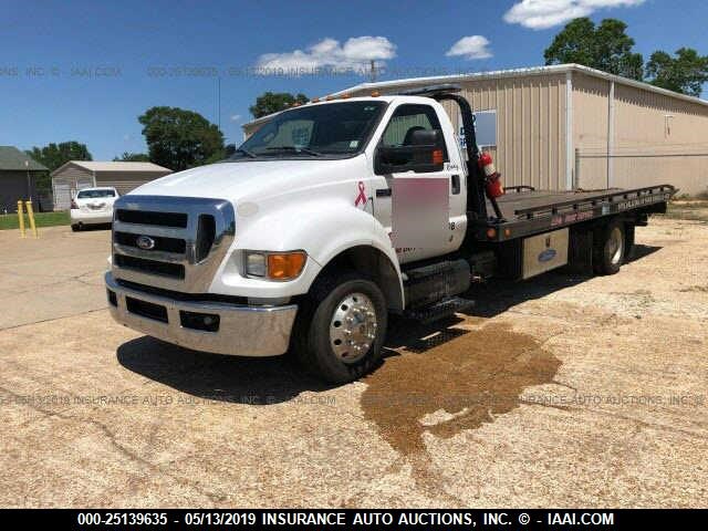 3FRWF6FE1DV761361 - 2013 FORD F650 SUPER DUTY WHITE photo 2