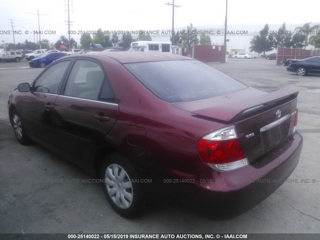 4T1BE32K75U385255 - 2005 TOYOTA CAMRY LE/XLE/SE RED photo 3