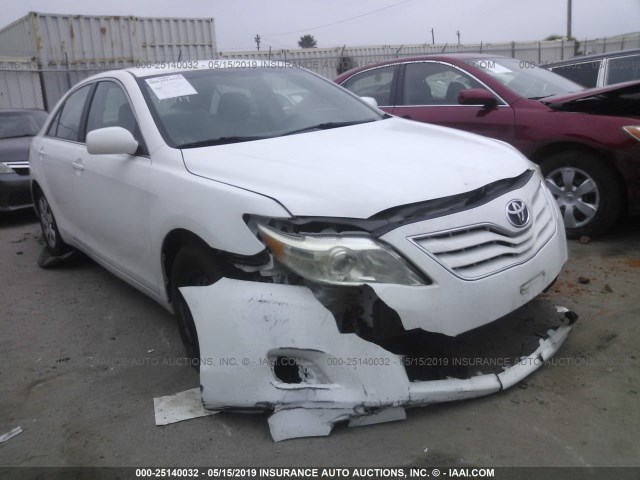4T4BF3EK5BR151920 - 2011 TOYOTA CAMRY SE/LE/XLE 白色 照片 1