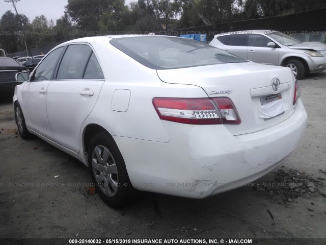 4T4BF3EK5BR151920 - 2011 TOYOTA CAMRY SE/LE/XLE 白色 照片 3
