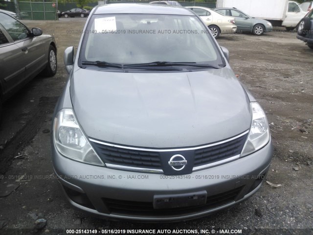 3N1BC13E08L378737 - 2008 NISSAN VERSA S/SL SILVER photo 6