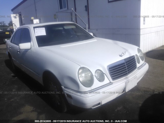 WDBJF65F5WA493033 - 1998 MERCEDES-BENZ E 320 WHITE photo 1