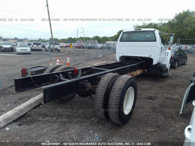 3FRNF65B08V068323 - 2008 FORD F650 SUPER DUTY WHITE photo 4