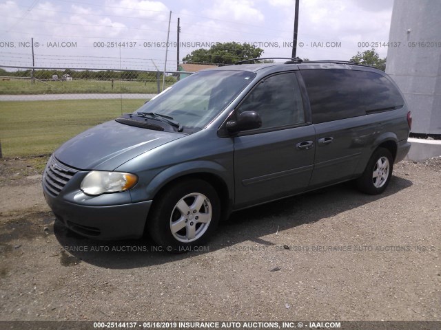 2C8GP44R55R163202 - 2005 CHRYSLER TOWN & COUNTRY LX BLUE photo 2