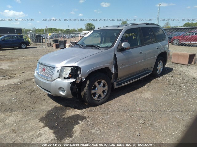 1GKET63M952327737 - 2005 GMC ENVOY DENALI SILVER photo 2