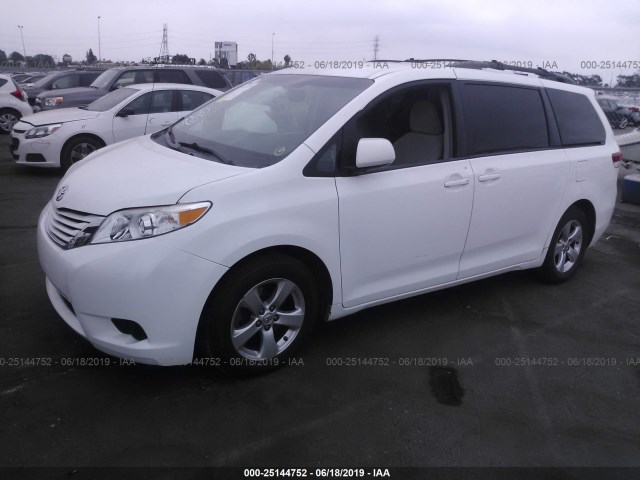 5TDKK3DC7DS322050 - 2013 TOYOTA SIENNA WHITE photo 2