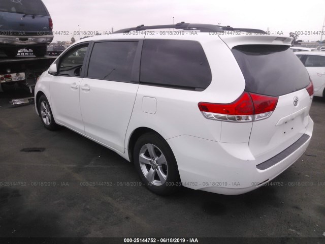 5TDKK3DC7DS322050 - 2013 TOYOTA SIENNA WHITE photo 3