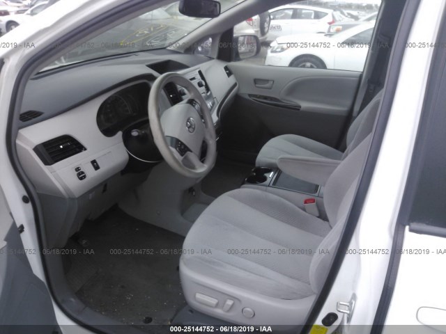 5TDKK3DC7DS322050 - 2013 TOYOTA SIENNA WHITE photo 5