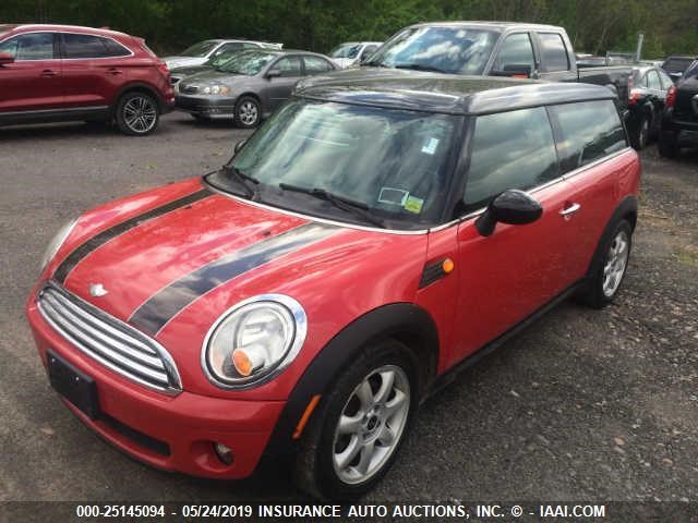 WMWML33539TN68592 - 2009 MINI COOPER CLUBMAN RED photo 2