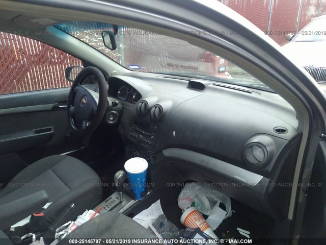 KL1TD5DE5AB093888 - 2010 CHEVROLET AVEO LS/LT ნაცრისფერი ფოტო 5