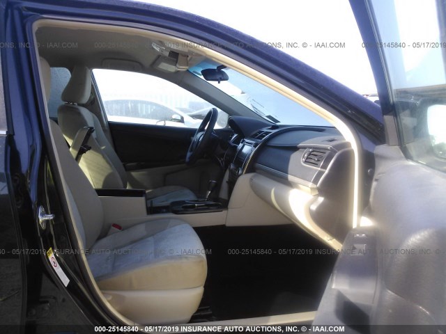 4T4BF1FK3CR225145 - 2012 TOYOTA CAMRY SE/LE/XLE 黑色 照片 5