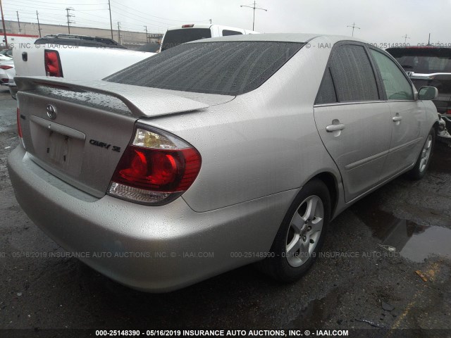 4T1BE32K15U968999 - 2005 TOYOTA CAMRY LE/XLE/SE SILVER photo 4