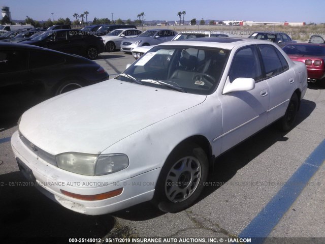 JT2VK13E3N0117911 - 1992 TOYOTA CAMRY XLE WHITE photo 2