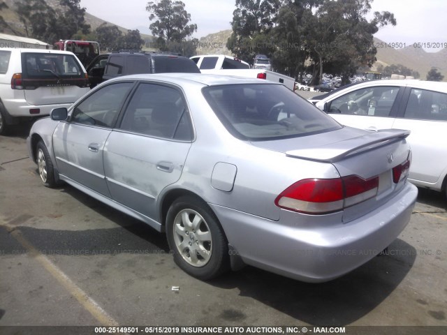 JHMCG66842C001693 - 2002 HONDA ACCORD EX/SE SILVER photo 3